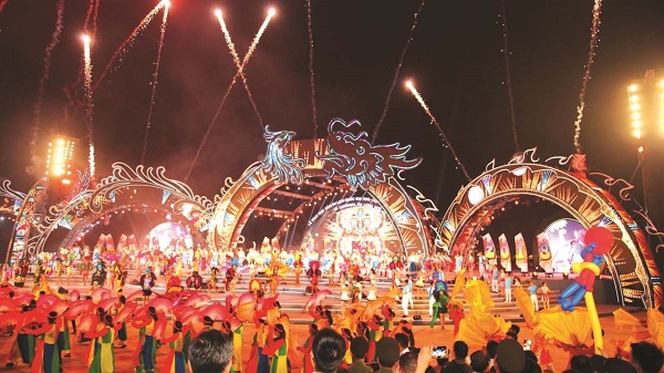 carnaval-ha-long-2024-“bung-sang-cung-ky-quan”