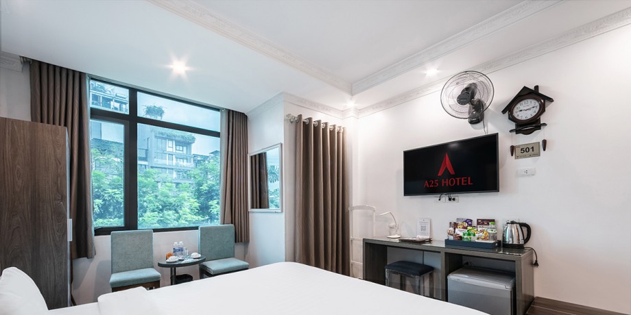 Phòng khách sạn A25 Trúc Bạch nội thất sáng và sạch