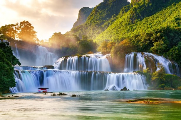 BAN GIOC WATERFALL - PAC BO - BA BE LAKE